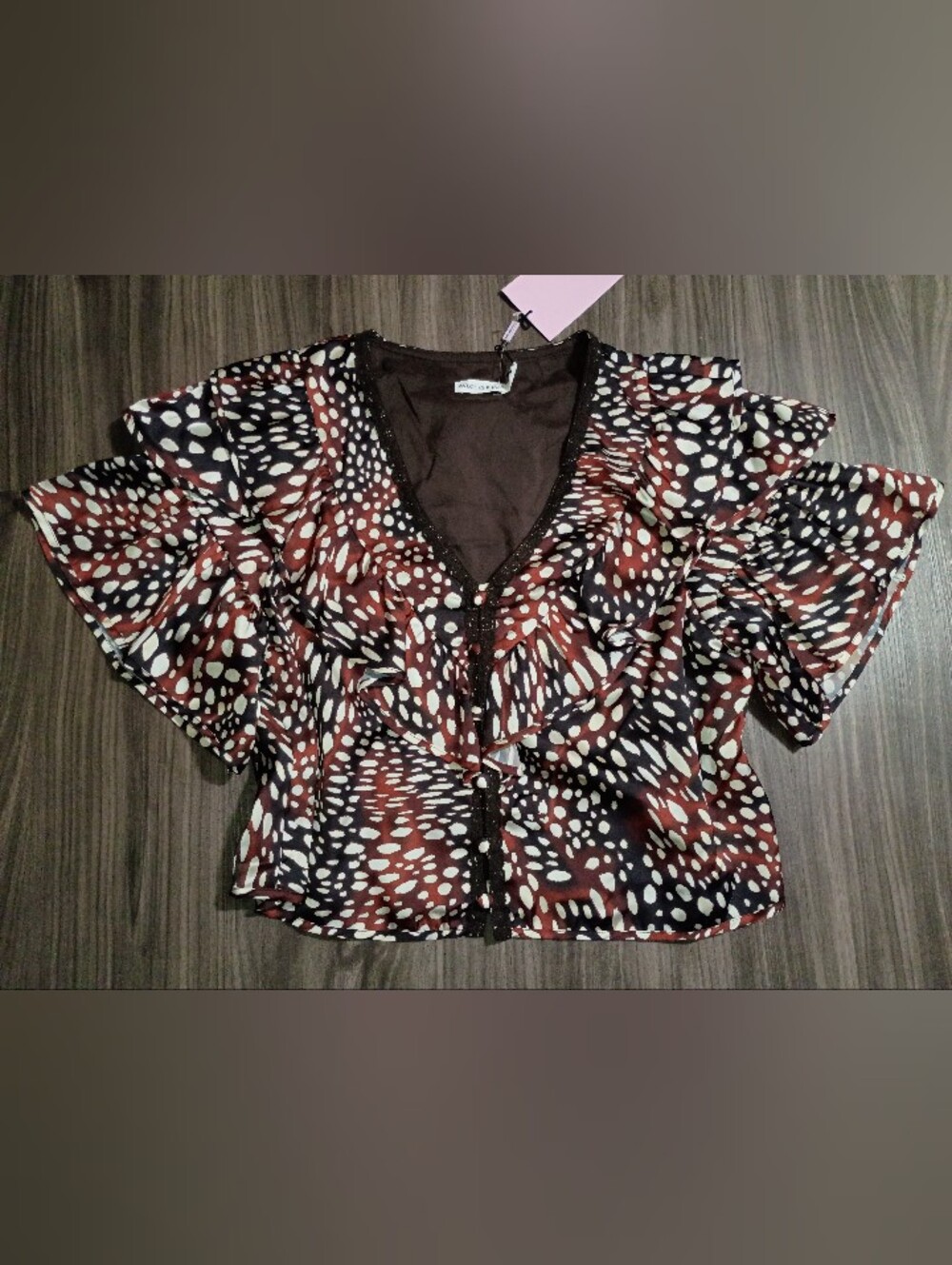 Avec Les Filles Brown and Pearl Printed Ruffled Blouse